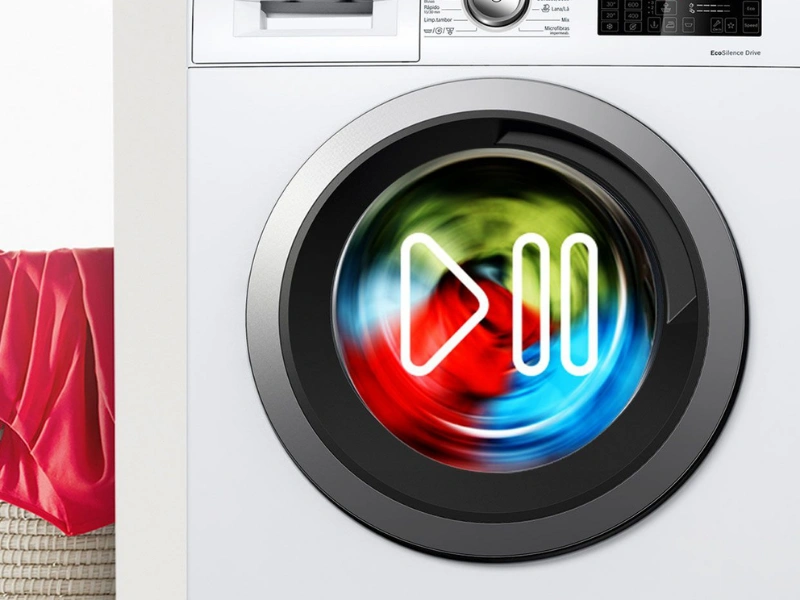 Stlačte tlačidlo funkcie Reload, otvorte dvierka, zabudnuté kúsky do práčky Bosch WGG256F0CS jednoducho prihoďte a pokračujte v praní.