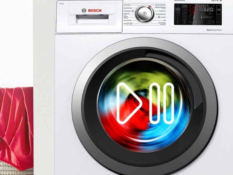 Praktická funkcia Reload umožní práčku Bosch WGN26400BY pozastaviť a prihodiť prádlo.