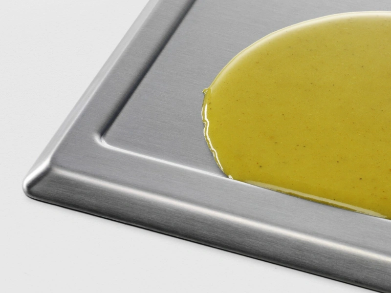 Plynová varná doska Electrolux EGH6343ROR disponuje štýlovým rámom so skorsenými hranami zachytí akúkoľvek rozliatú tekutinu.