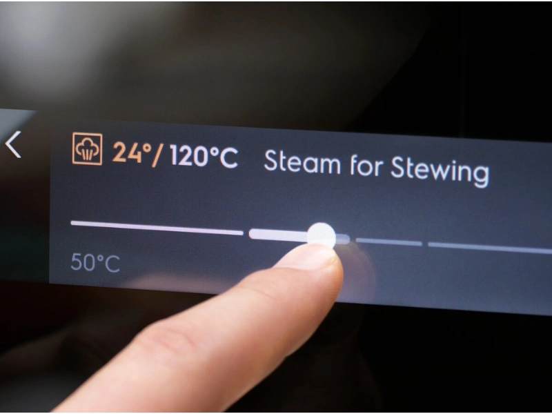 Funkcia Steamify® po zadaní teploty automaticky upraví dávkovanie pary v rúre Electrolux EOB8S39Z.