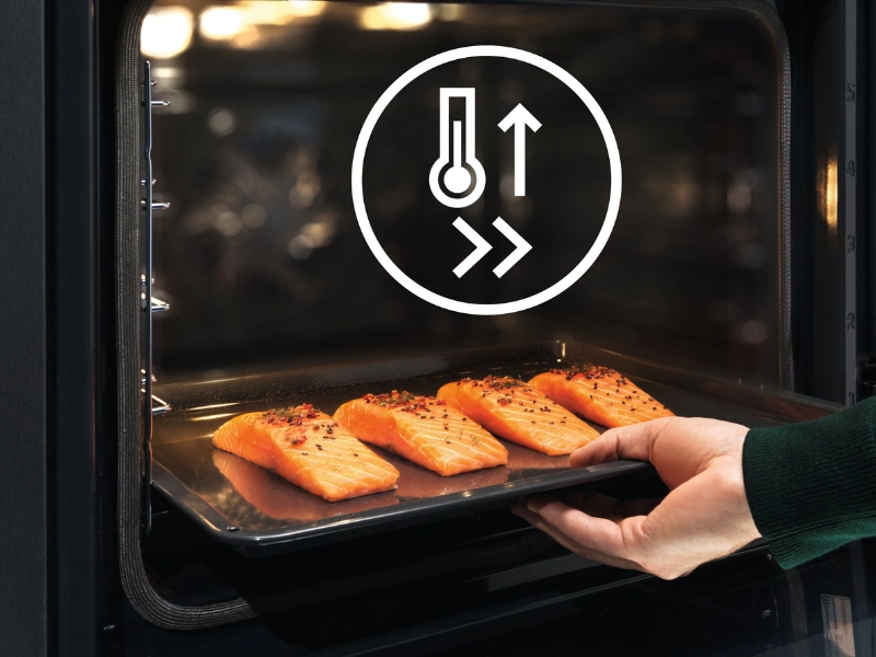 Funkcia rýchleho ohrevu výrazne skráti čas zohrievania vo vstavanej rúre Electrolux EOB8S39Z.