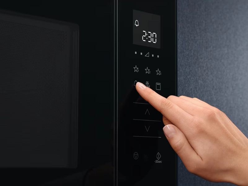 Electrolux vstavan mikrovlnky funkcie.