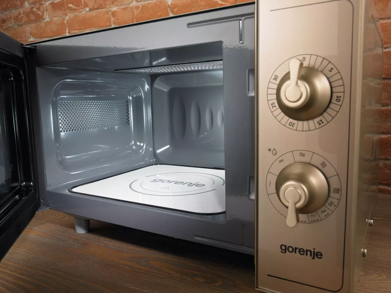 Mikrovlnná rúra Gorenje bez otočného taniera
