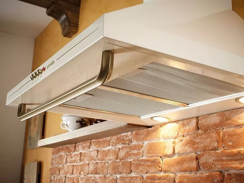 Odsávač pár Gorenje s filtrami vhodnými do umývačky riadu
