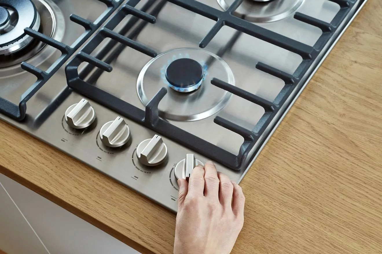 Plynová varná doska Gorenje sa dá zapaľovať jednou rukou