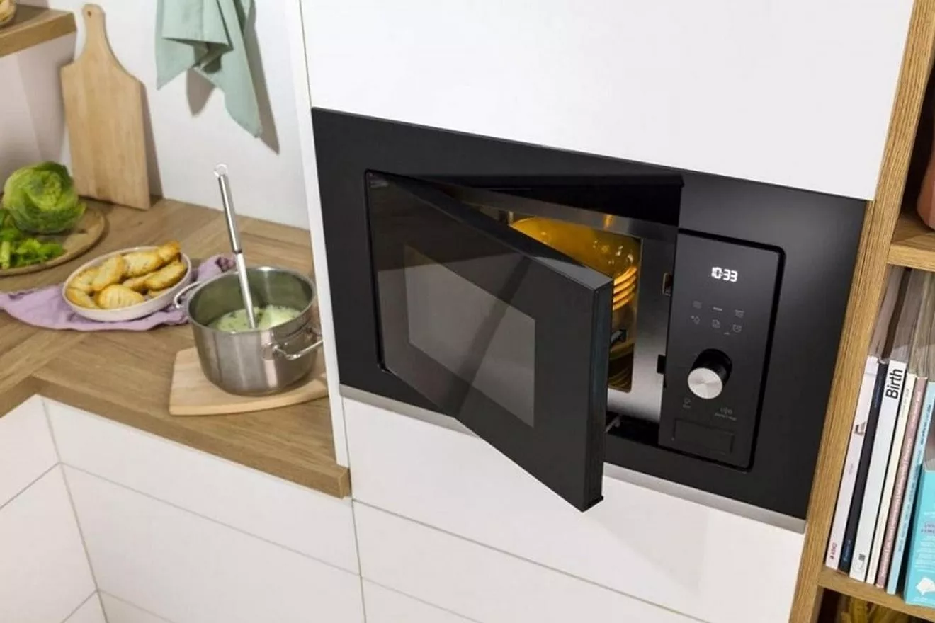 Mikrovlnka Gorenje s funkciou ohrevu tanierov