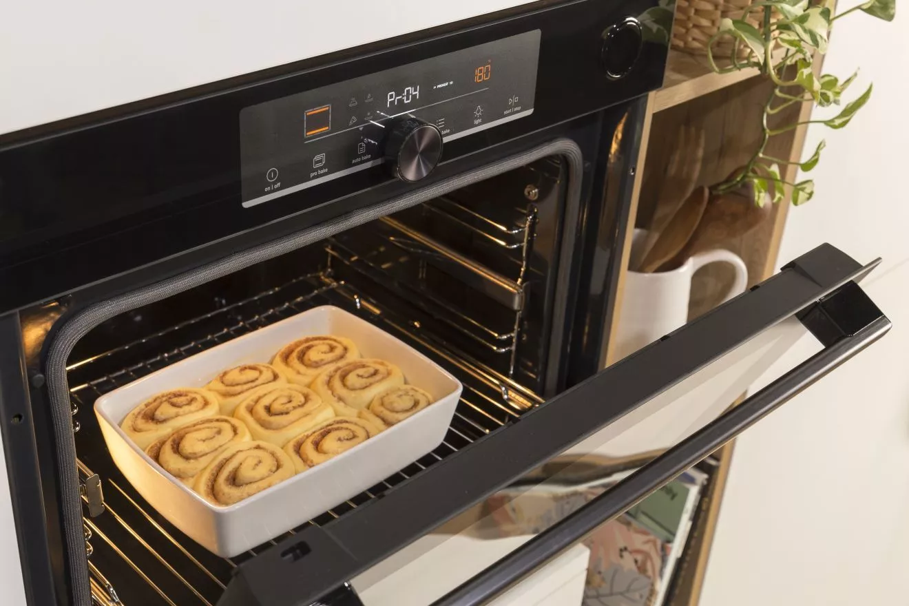 Elektrická rúra Gorenje s funkcioustep bake pre jednoduchšie pečenie