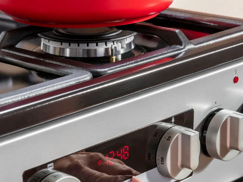 Mimoriadne bezpečné varenie na plyne vďaka poistke StopGas na sporáku Mora K 5255 AS