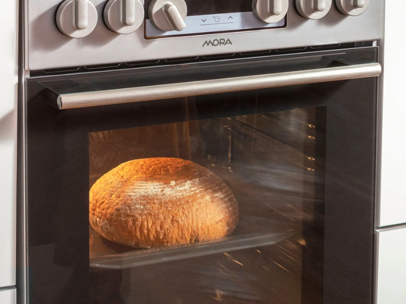 Upečte chlieb, ktor&yacute; bude ako z pek&aacute;rne stač&iacute; vložiť cesto do r&uacute;ry spor&aacute;ka MORA IS 8688 DW a zapnite program s funkciou Extra para a va&scaron;a kuchyňa sa napln&iacute; v&ocirc;ňou čerstv&eacute;ho pečiva.