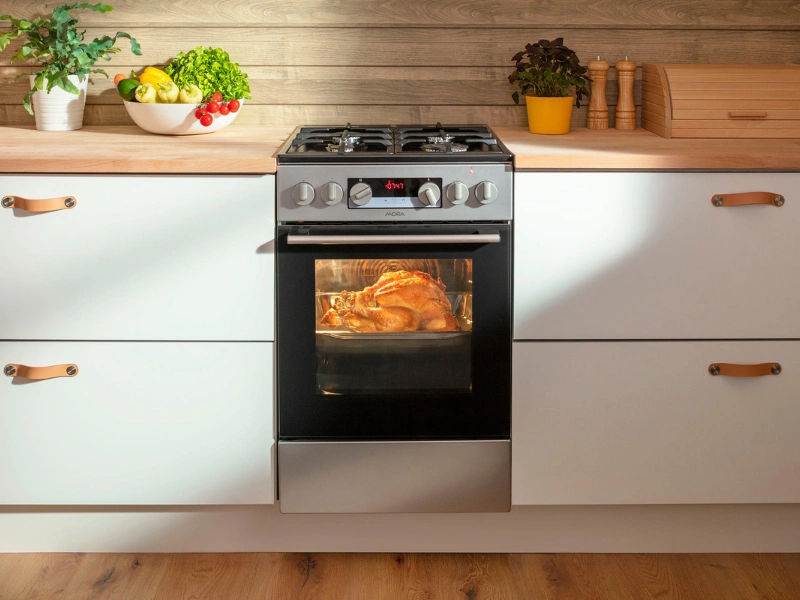 Či už chcete upiecť moriaka, alebo 3 r&ocirc;zne chody naraz, vďaka jej &scaron;tedr&eacute;mu 70 l vn&uacute;torn&eacute;mu objemu r&uacute;ry spor&aacute;ka Mora IS 8688 DW v&aacute;m v ceste nebud&uacute; st&aacute;ť žiadne prek&aacute;žky.