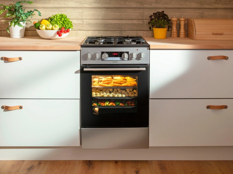 Osvetlenie r&uacute;ry Mora IS 8688 DW v&aacute;m umožn&iacute; pečenie pod drobnohľadom.