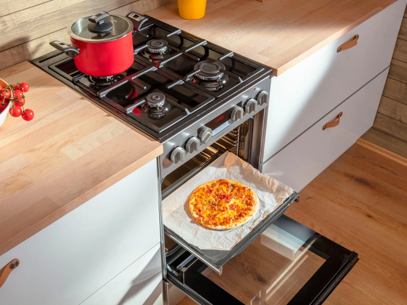 O autentický gastronomický zážitok ako z úpravej talianskej pizzerie sa v rúre sporáka Mora IS 8688 DX postará špeciálny program Pizza.