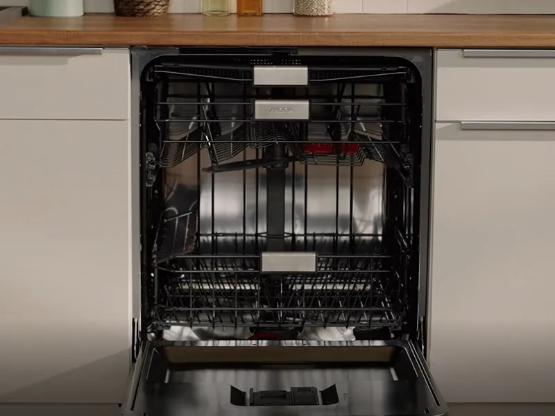 s umývačkou riadu MORA IM 647C5 a jej samočistiacim programom máte o povinnosť menej.