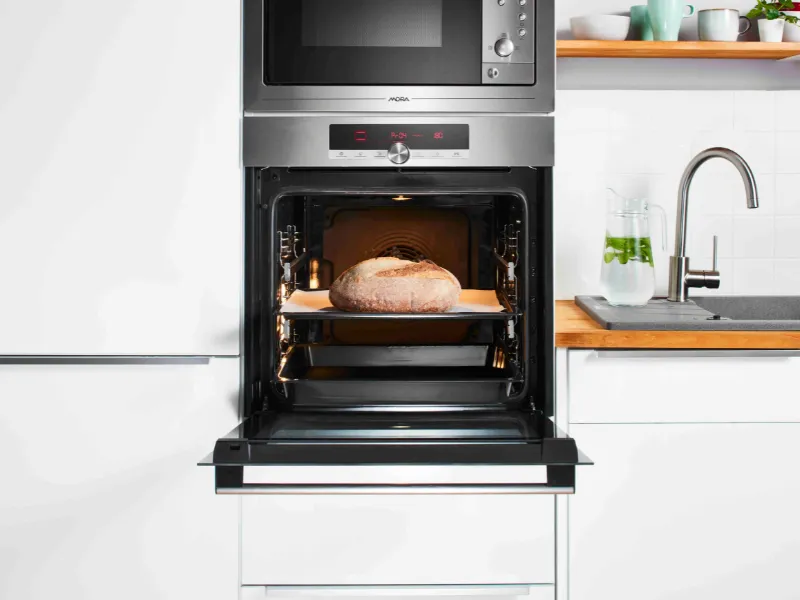 Domáci chlebík ako z pekárne vďaka funkcii Extra para v rúre Mora VTS 556 DB