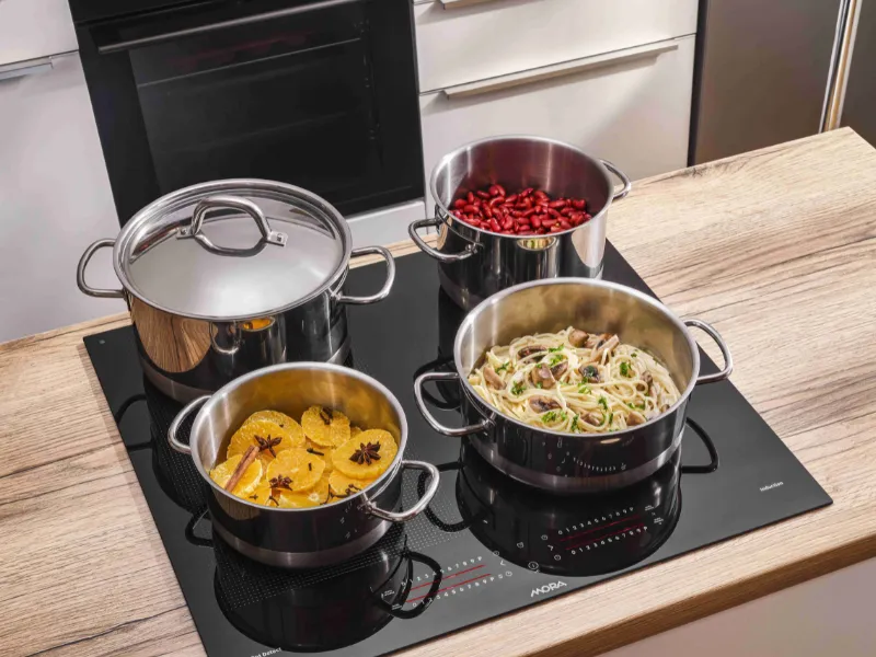 Či už potrebujete priviesť vodu do varu, jemne rozpustiť čokoládu alebo len udržať večeru teplú pre oneskorencov, varnej doske Mora VDIS 655 X môžete vždy dôverovať.