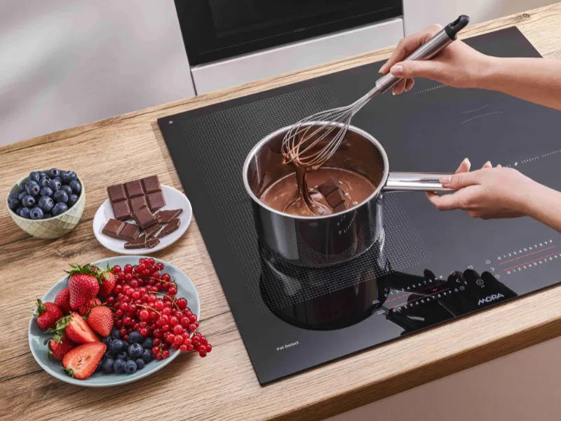 Funckia EasyMelt dosky Mora VDIS 677 C mimoriadne šetrne rozpustí čokoládu alebo maslo pri konštantnej teplote 42 °C.