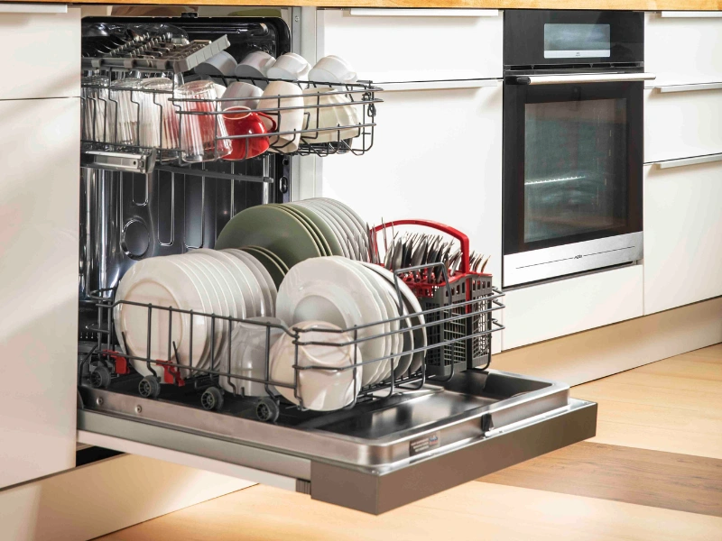 V um&yacute;vačke MORA VM 6475 CX m&ocirc;žete pohodlne umyť až 16 jed&aacute;lensk&yacute;ch s&uacute;prav.