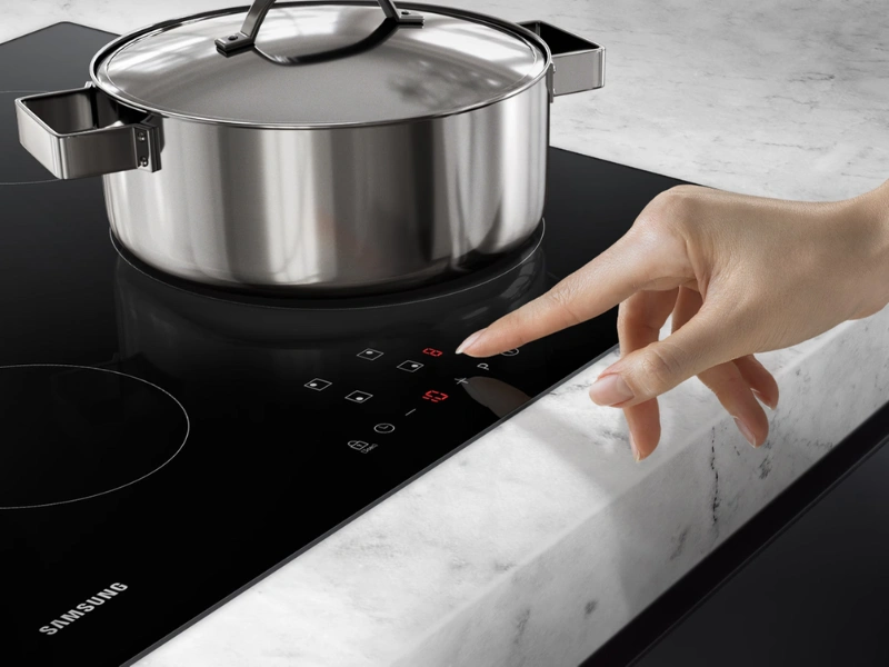 Jej dotykové ovládanie Smart Touch Control vám na jeden dotyk umožní zapnúť varnú dosku Samsung NZ64F3NM1AB/UR, nastaviť úroveň ohrevu či aktivovať prídavné funkcie.