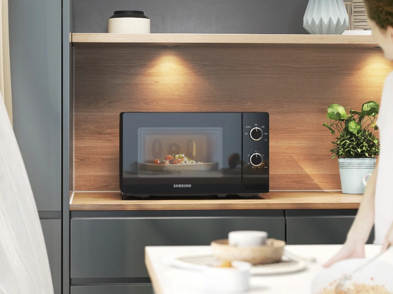 Či už sa radi kocháte pohľadom na prípravu obeda, alebo len chcete mať prehľad, mikrovlnná rúra Samsung MS20A3010AH/EO vám vďaka LED svetlu ponúka tú najlepšiu kulinársku show.