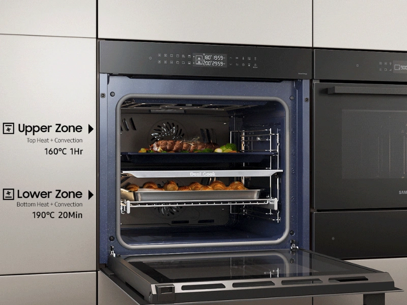 Vstavan&aacute; r&uacute;ra Samsung NV7B44403AB/U3 so syst&eacute;mom Dual Cook v&aacute;m umožn&iacute; v 2 nez&aacute;visl&yacute;ch z&oacute;nach upiecť 2 odli&scaron;n&eacute; chody s&uacute;časne a bez zmie&scaron;ania v&ocirc;n&iacute;.