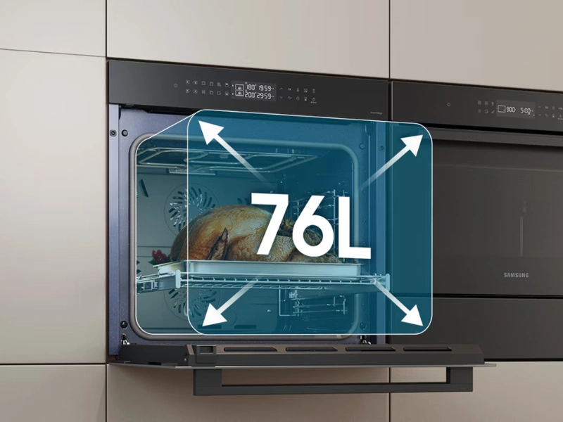 Vstavaná rúra Samsung NV7B6795JAK/U3 ponúka ohromnú kapacitu 76 litrov.
