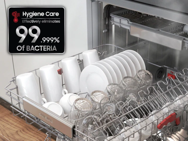 Funkcia Hygiene Care v umývačke riadu Samsung DW60A8070US/EO odstráni až 99,999 % mikróbov.