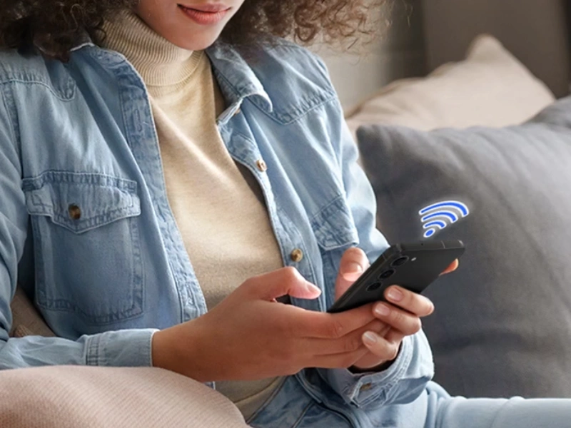 Spredu plnen&aacute; pr&aacute;čka Samsung WW90DB7U94GEU4 prin&aacute;&scaron;a Wi-Fi pripojenie s platformou SmartThings.