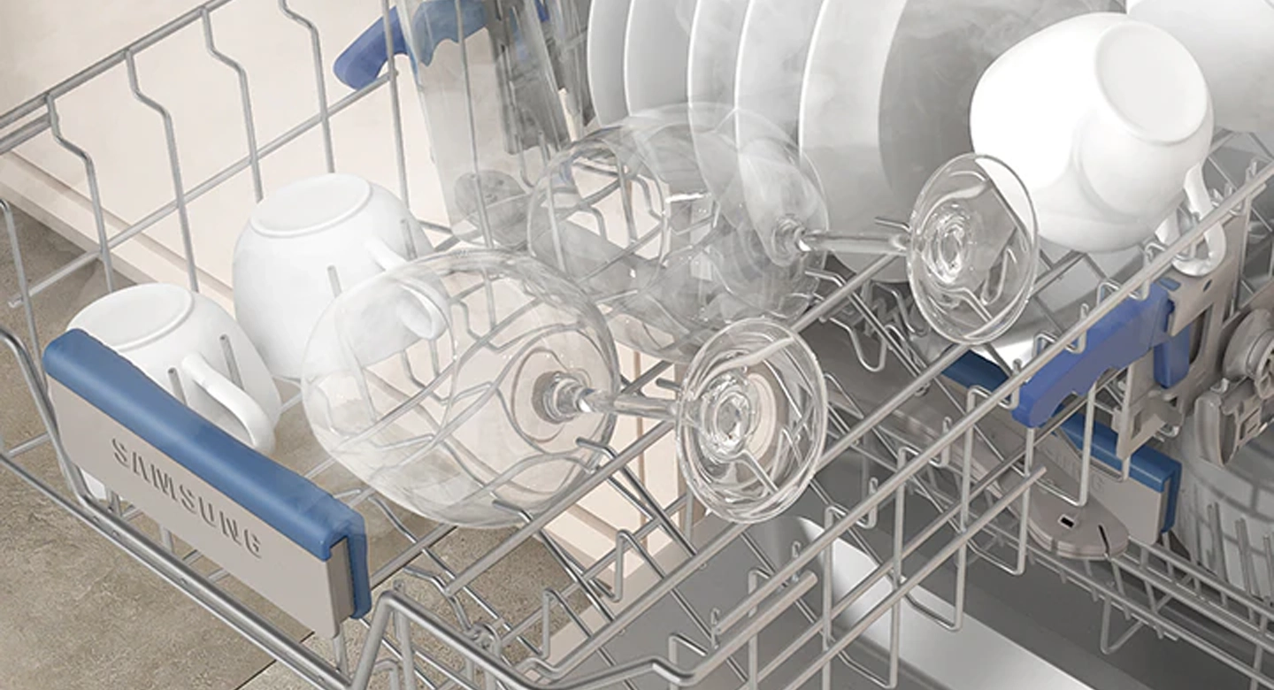 Um&yacute;vačka riadu Samsung DW50DG450B00LE Hygiene Care.