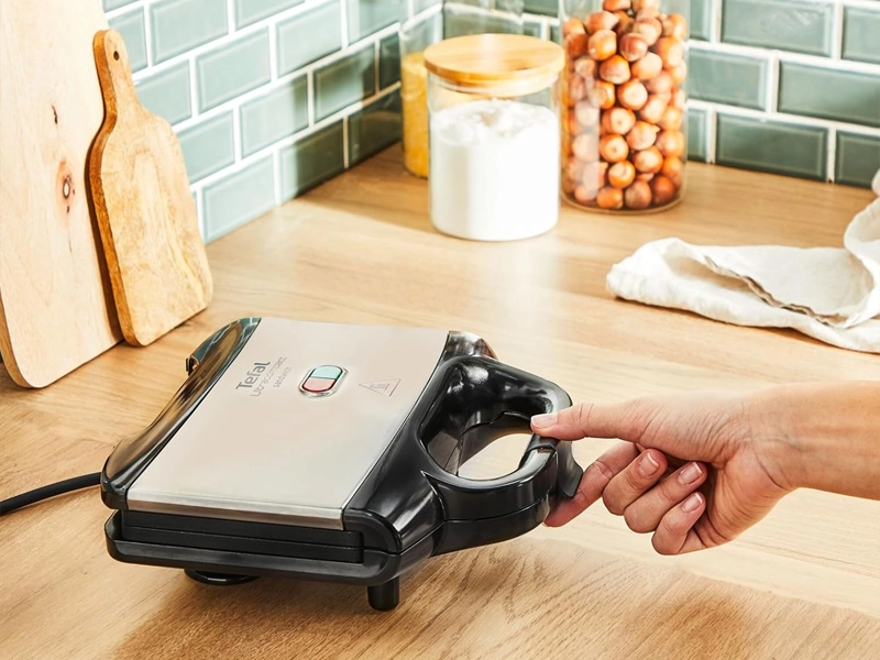 Tefal_SM1552_sendvicovac_bezpecny