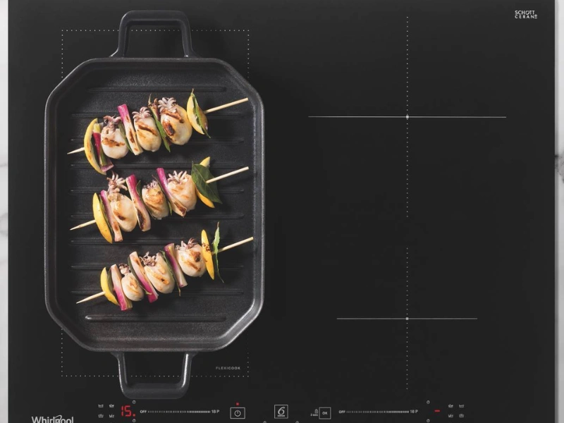 Funckia FlexiSide ummožní varnej doske Whirlpool WF S7560 NE spojeiť dve varné zóny do jednej veľkej.