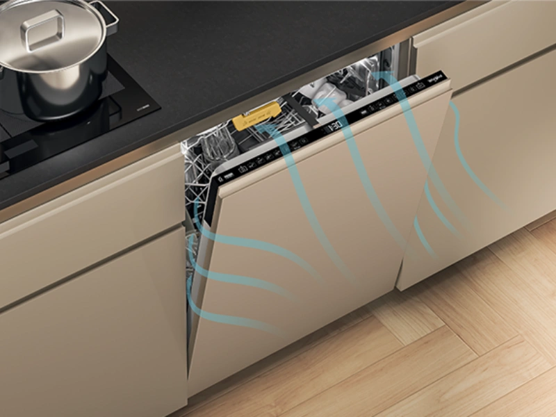 Vďaka technológii NaturalDry z umývačky Whirlpool WIO 3T133 PLE vždy vytiahnete dokonale suchý riad.