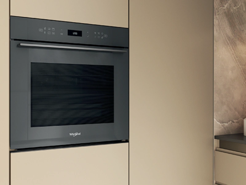 Exkluzívny, nadčasový a originálny – to je Stardust – nové farebné prevedenie rúry Whirlpool WOI78HT1SSGA.