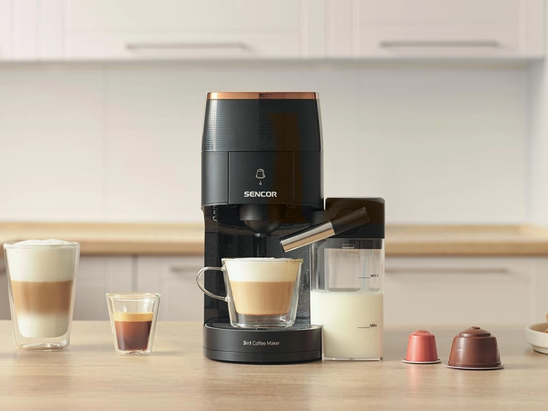 Multikapsulov&yacute; espresso k&aacute;vovar Sencor SCC 3000BK napenovač mlieka.