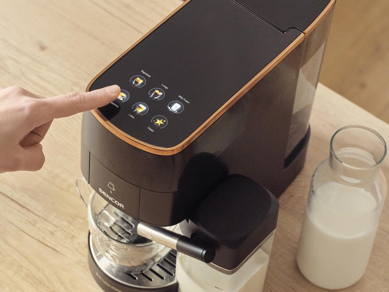 Multikapsulov&yacute; espresso k&aacute;vovar Sencor SCC 3000BK LED DISPLEJ.