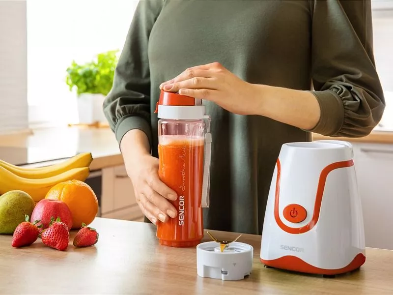 Smoothie mix&eacute;r Sencor s cestovnou fľa&scaron;ou