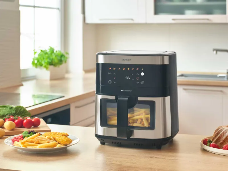 Fritéza Sencor SFR 9000SS využíva technológiu cirkulácie horúceho vzduchu, ktorá jedlo rovnomerne prepečie zo všetkých strán - rýchlo, zdravo a bez zápachu prepáleného oleja.