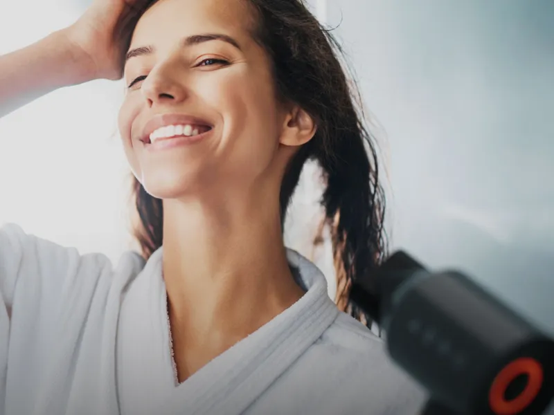 Vďaka nízkej hmotnosti fénu AENO HD1 bude váš stiling mimoriadne pohodlný.