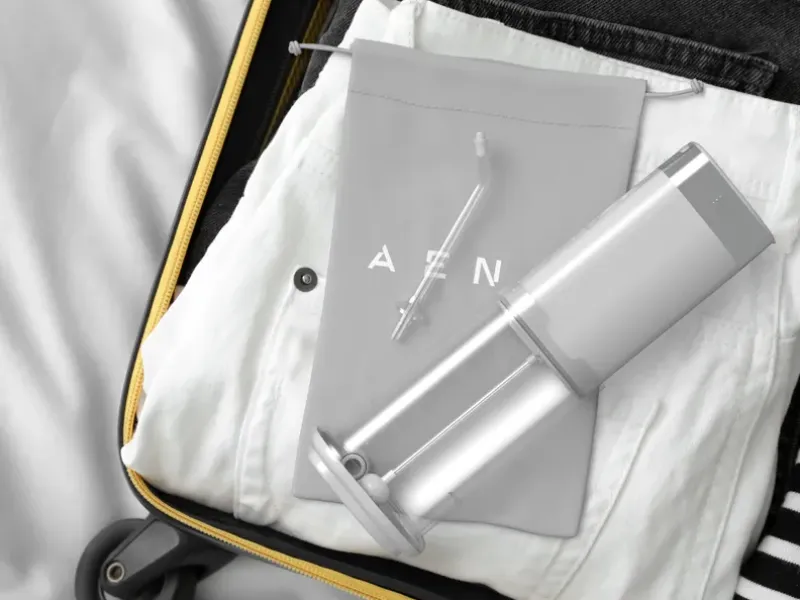 vďaka 100 dňovej výdrži na jedno nabitie a cestovným púzdrom je AENO DI2 vhodná na doma a aj na cesty.