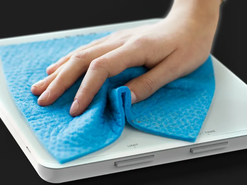 Jednoduchá údržba a bezpečné použitie - to je prísľub tvrdeného skleneného povrchu kuchynskej váhy AENO KS1S.