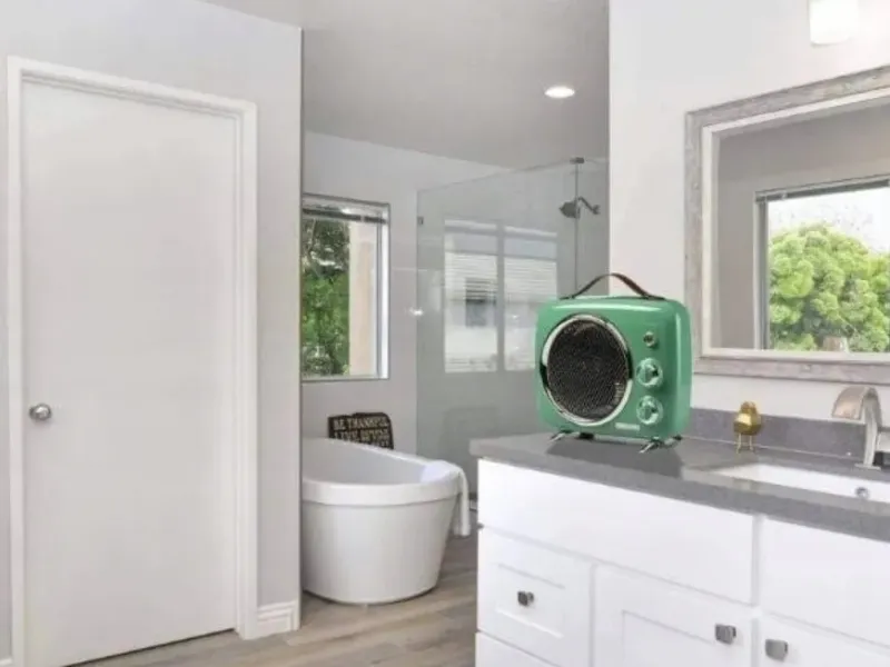 Vďaka funkcii studen&eacute;ho vzduchu ohrievača Ariete Vintage ART808-04 sa dočk&aacute;te pr&iacute;jemneho osvieženia aj počas hor&uacute;ceho leta._1734600685