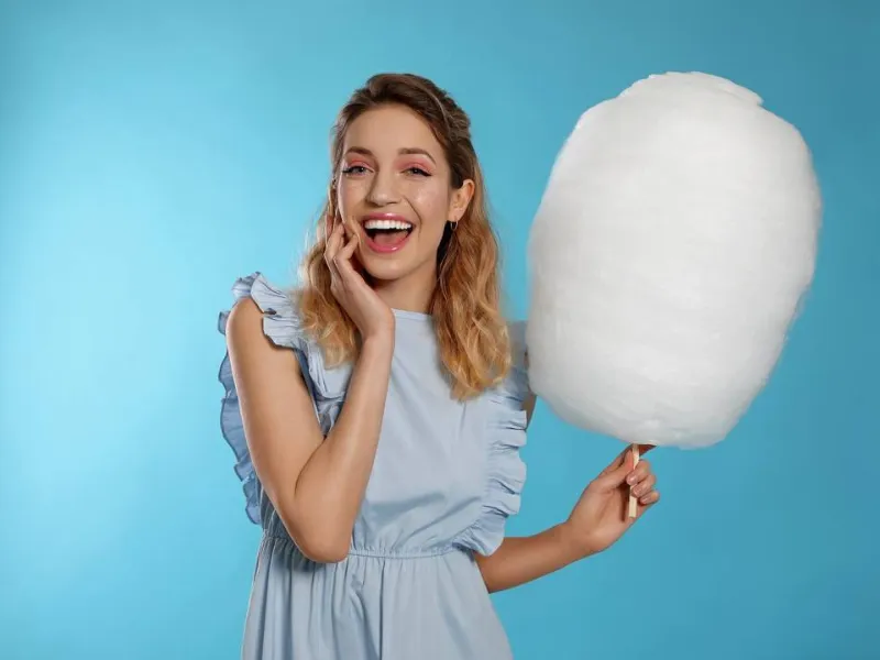 Stačí nasypať cukor alebo tvrdé cukríky do Ariete Party Time ART 2973/01 a o malú chvíľu si vychutnáte dokonalú domácu cukrovú vatu.