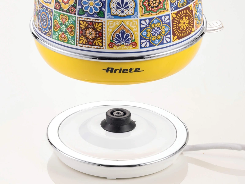Kanvica Ariete Positano 2869/PO je pre jednoduch&scaron;iu manipul&aacute;ciu vybaven&aacute; 360&deg; otočnou z&aacute;kladňou.