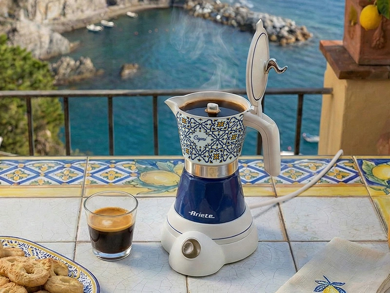 Moka kanvička Ariete Capri 1358/CA udržiava n&aacute;poj tepl&yacute; po dobu 30 min&uacute;t.