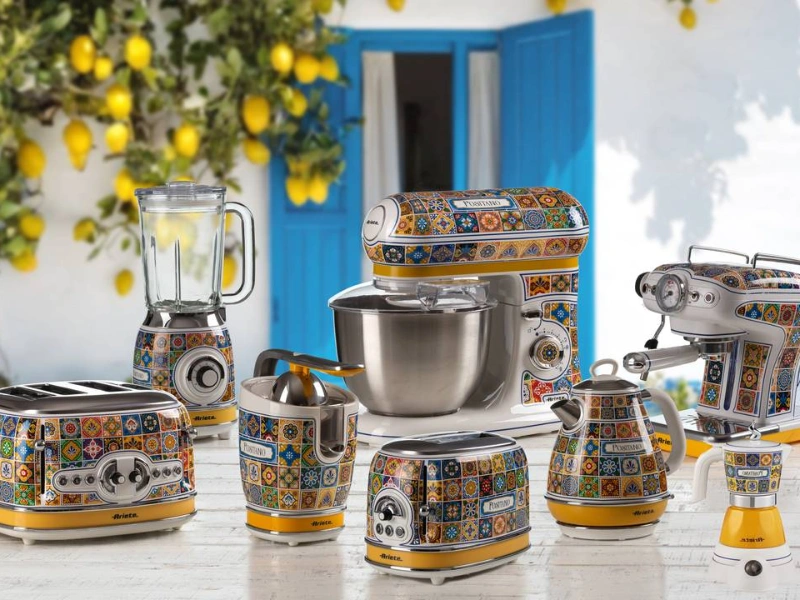 Moka kanvička Ariete Positano 1358/PO má dizajn inšpirovaný amalfským mestečkom Positano.