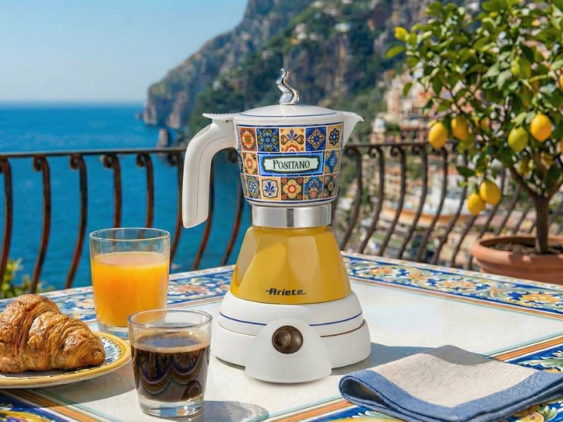 Elektrická kanvička Ariete Positano 1358/PO vám za krátky okamih pripraví lahodnú moka kávu.
