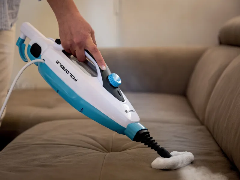 Rozšírte si svoje možnosti upratovania - jedným pohybom premeníte parný mop Ariete Steam Mop Foldable ART 4175 na šikovný ručný čistič, s ktorým sa dostanete aj na ťažko prístupné miesta.