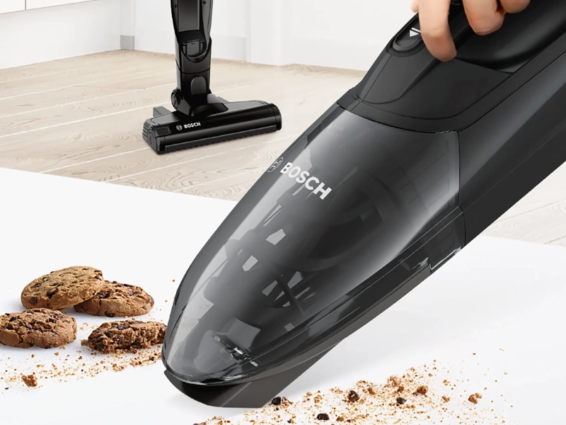 Odn&iacute;mateľn&yacute; ručn&yacute; vys&aacute;vač Bosch BBHF220 Serie 2 Readyy&rsquo;y vys&aacute;va omrvinky na linke