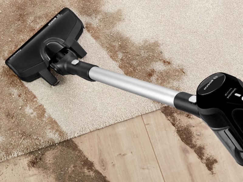 Bosch BBS611BSC Unlimited 6 vysáva špinu z koberca a podlahy