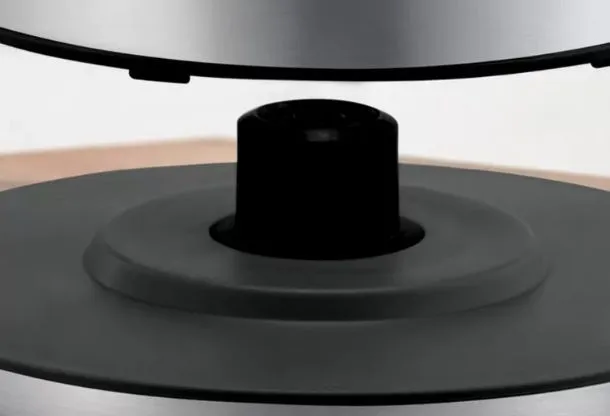 Kanvicu otočte v ľubovoľnom smere na 360 &deg; z&aacute;kladni.