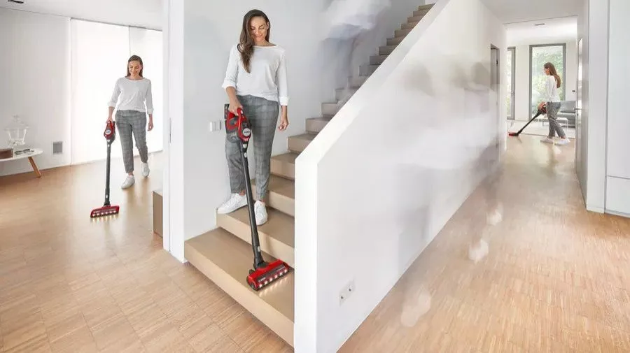 BBS8214PET TYČOV&Yacute; AKU VYSAVAČ BOSCH uvod